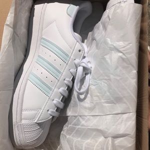 Adidas Sneakers